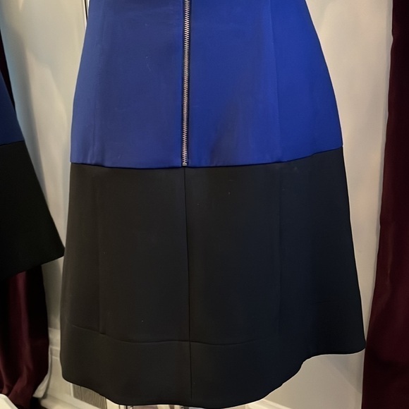 BCBGMAXAZRIA Short Sleeved Blue & Black Colorblock Dress Size 10 - Picture 7 of 10